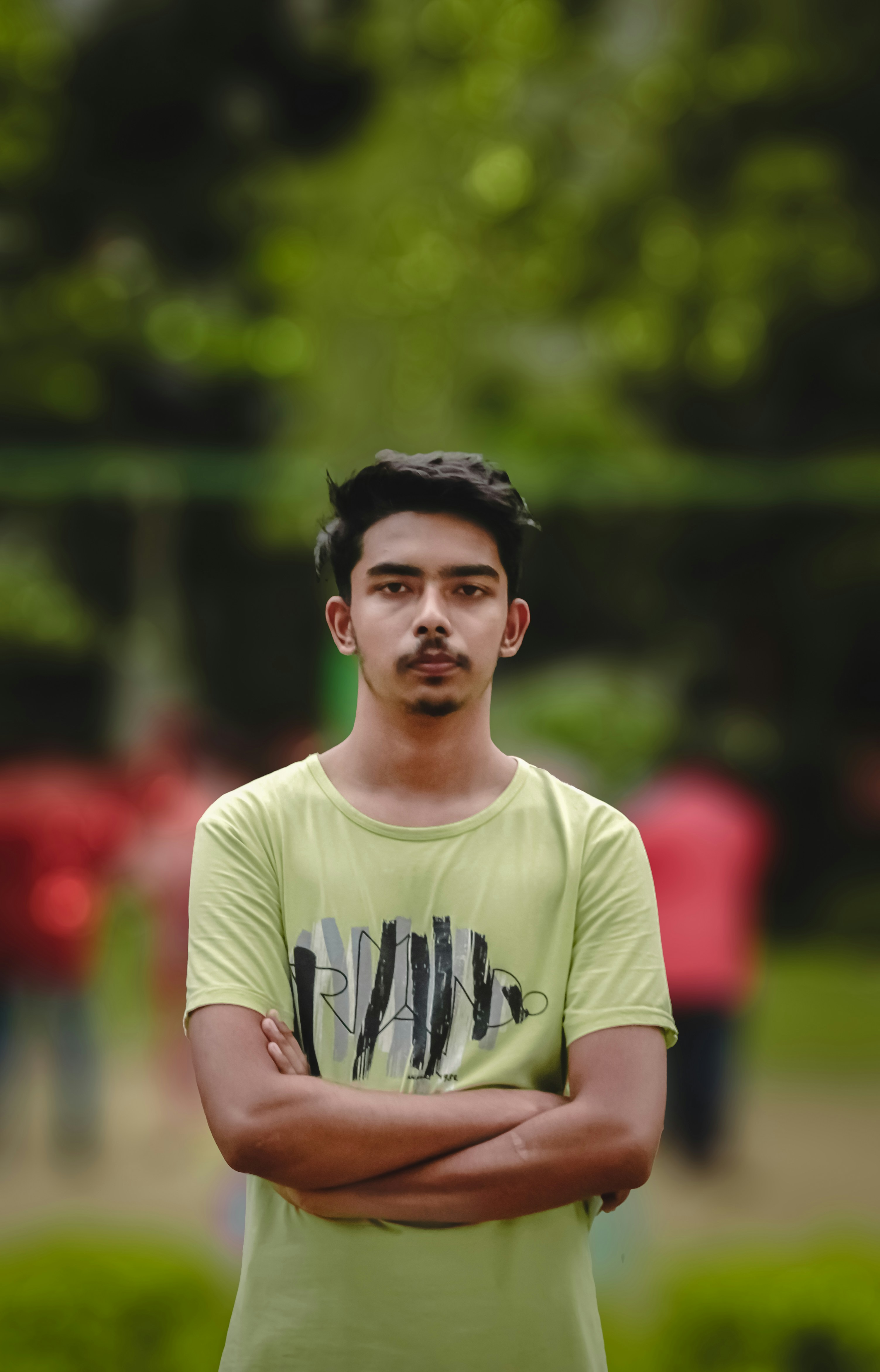 热读推荐漫画封面 俏皮互动主题